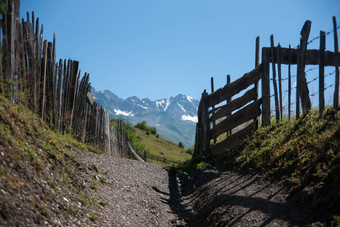 徒步旅行山