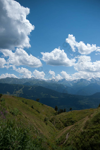 徒步旅行山