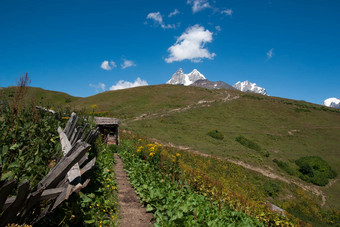 徒步旅行山