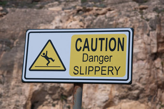 标志指示注意危险下滑