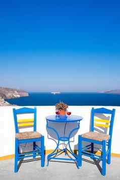 蓝色的椅子表格地中海阳台不错的视图