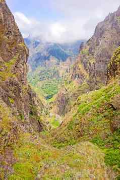 徒步旅行尾巴passge色彩斑斓的火山山景观