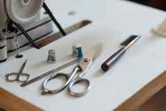 裁缝工具剪刀顶针梳子皮毛
