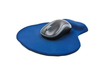 无线电脑鼠标蓝色的鼠标垫孤立的白色回来