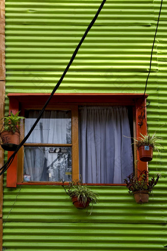 橙色木窗口绿色金属