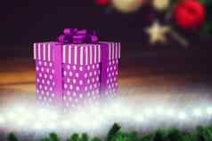 紫色的圣诞节礼物丝带