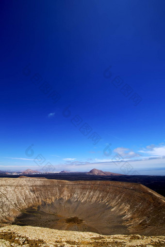 蒂曼法亚硫化岩石石头天空山夏天