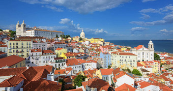 全景视图Alfama季度里斯本葡萄牙