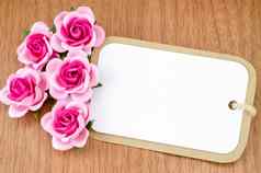 空白纸标签粉红色的玫瑰