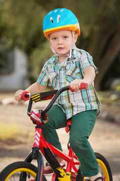 孩子自行车头盔骑