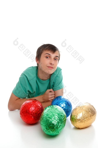男孩巧克力复活节鸡蛋
