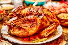 感恩节烤火鸡鸟晚餐表格准备好了吃