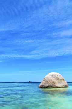 亚洲泰国呵呵我湾岛白色海滩岩石皮罗古