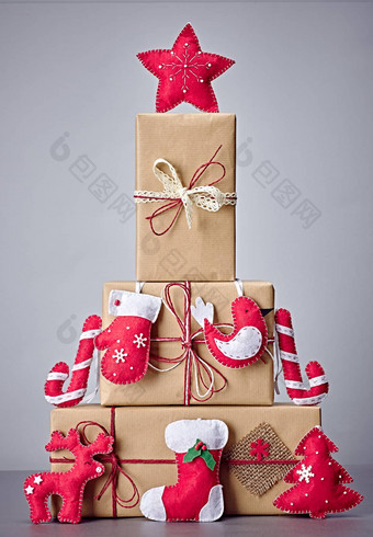 礼物盒子手工艺堆栈冷杉树圣诞节
