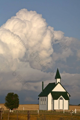 雷雨云砧云形成国家教堂