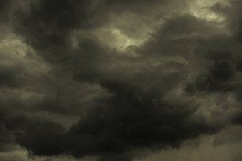 狂风暴雨的夏天天空