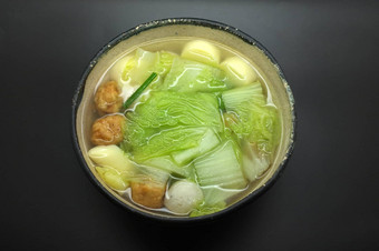 蔬菜汤中国人卷心菜蛋豆腐鱼球