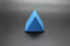 玩具木蓝色的三角形块
