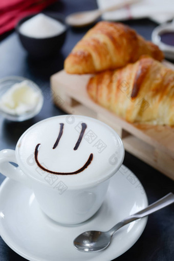 早餐卡布奇诺咖啡设计微笑