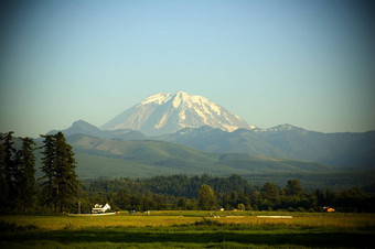 <strong>山雷尼尔山</strong>农场