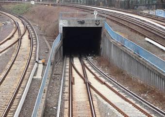 铁路<strong>隧道</strong>跟踪穿越行