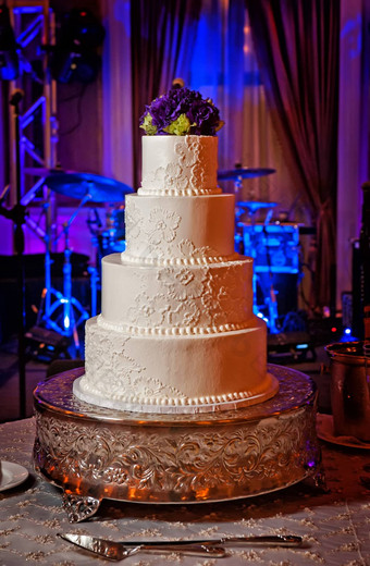 婚礼蛋糕紫色的花高档的东西