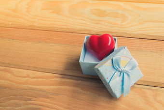礼物爱丰盛的礼物礼物盒子红色的心内部