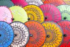 色彩斑斓的纸阳伞纸伞