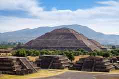 风景优美的视图金字塔太阳特奥蒂瓦坎古老的玛雅