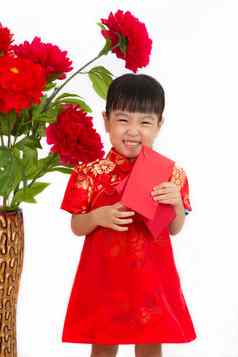 中国人女孩持有红色的信封