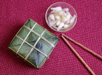 越南食物泰特球钟传统的食物