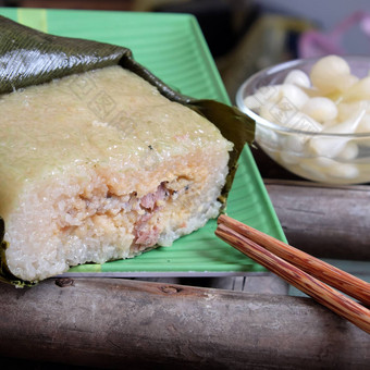 越南食物泰特球钟传统的食物