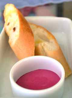 自制的粉红色的小时面包早餐餐