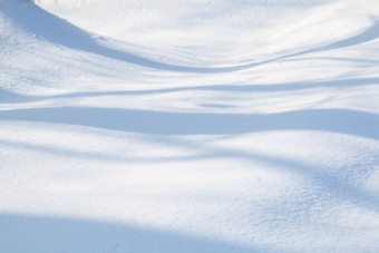 白雪覆盖的土地特写镜头冬天一天