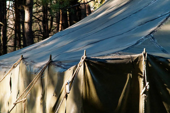 绿色帐篷野营野营森林