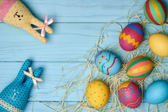 复活节鸡蛋手画兔子木背景