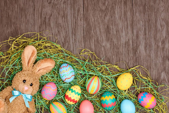 复活节鸡蛋手画兔子木背景