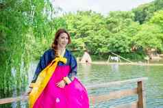 女人韩服传统的朝鲜文衣服