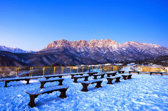 韩国蔚山玩岩石拉克山山冬天南韩国