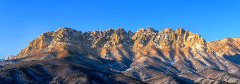 韩国蔚山玩岩石拉克山山冬天南韩国