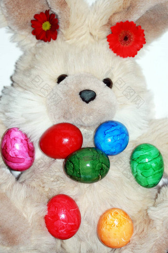 复活节兔子彩色的鸡蛋