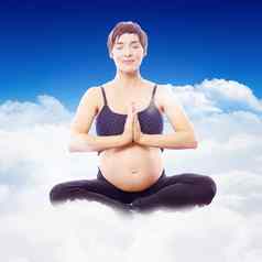 复合图像怀孕了女人坐着锻炼席手加入