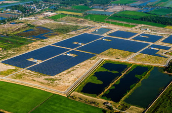 太阳能农场太阳能面板空气
