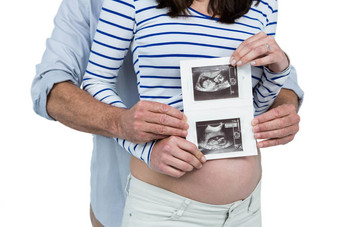 怀孕了夫妇持有超声波扫描