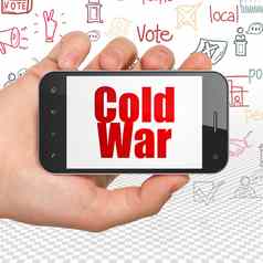 政治概念手持有智能手机冷战争显示
