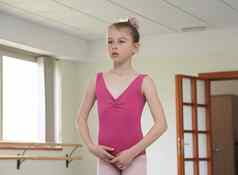 芭蕾舞女孩芭蕾舞教训