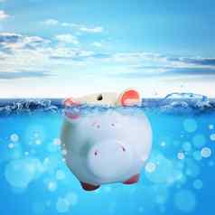 小猪银行溺水海