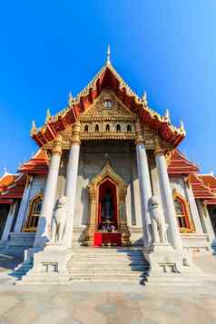 传统的泰国风格粉刷Amp龙木雕刻鼓膜泰国屋顶寺庙