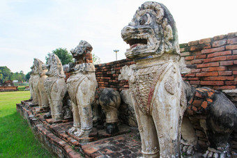 古董佛塔包围狮子雕像柬埔寨风格塔米卡拉特寺庙大城府泰国