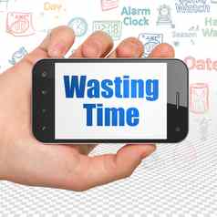 时间概念手持有智能手机浪费时间显示